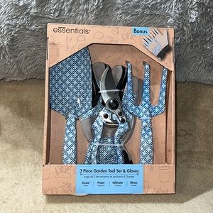 Essentials 3 Piece Garden Tool Set & Gloves